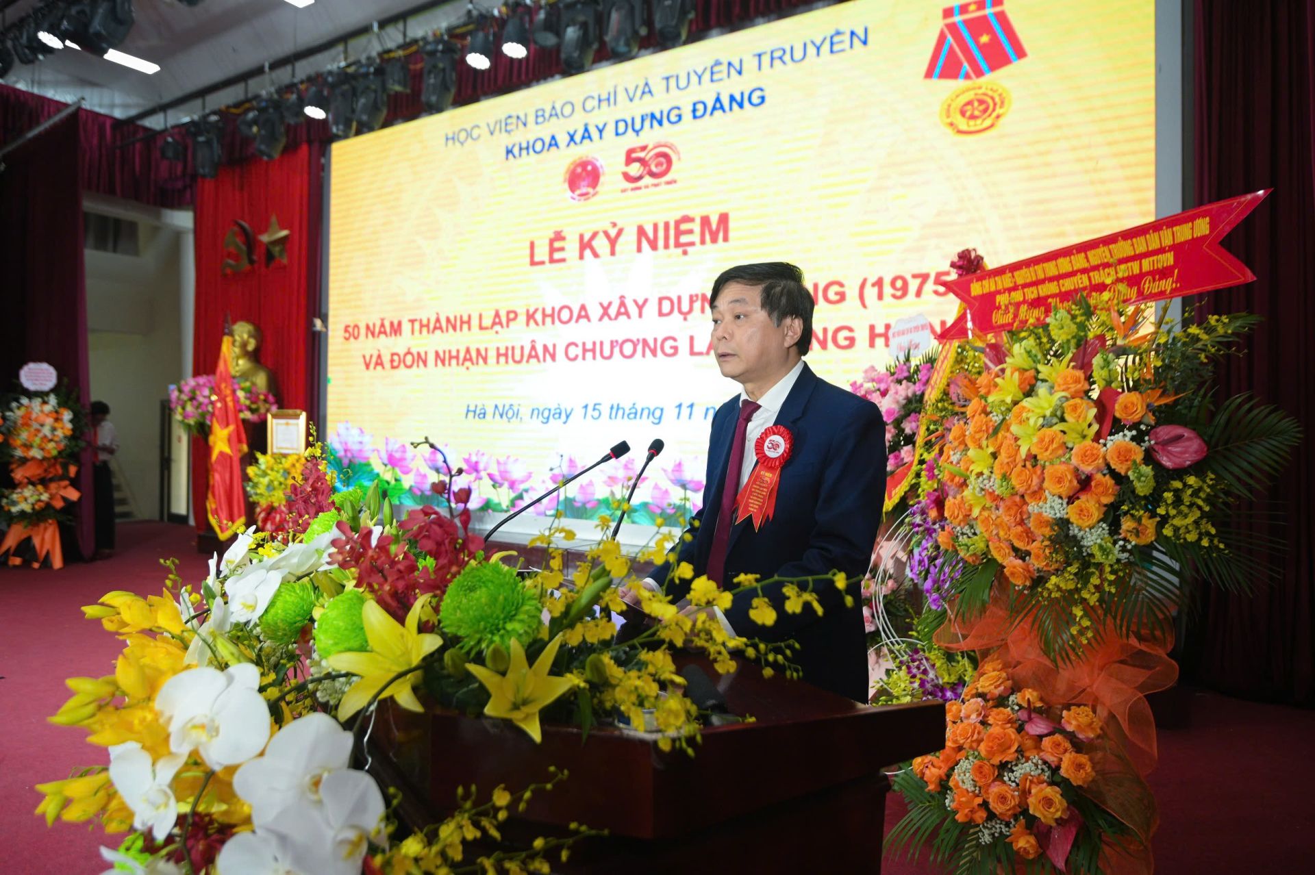 PGS, TS Phạm Minh Sơn, Ủy viên Ban Thường vụ Đảng ủy Học viện Chính trị quốc gia Hồ Chí Minh, Giám đốc Học viện Báo chí và Tuyên truyền phát biểu tại Lễ kỷ niệm 50 năm thành lập Khoa Xây dựng Đảng PGS, TS Phạm Minh Sơn, Ủy viên Ban Thường vụ Đảng ủy Học viện Chính trị quốc gia Hồ Chí Minh, Giám đốc Học viện Báo chí và Tuyên truyền phát biểu tại Lễ kỷ niệm 50 năm thành lập Khoa Xây dựng Đảng