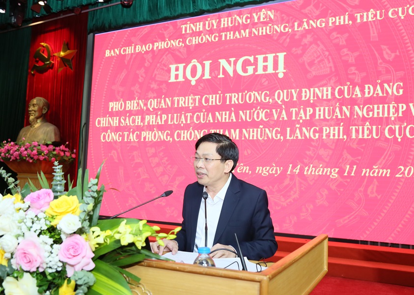 Ông Đặng Văn Dũng, Phó Trưởng ban Nội chính Trung ương phát biểu tại hội nghị.