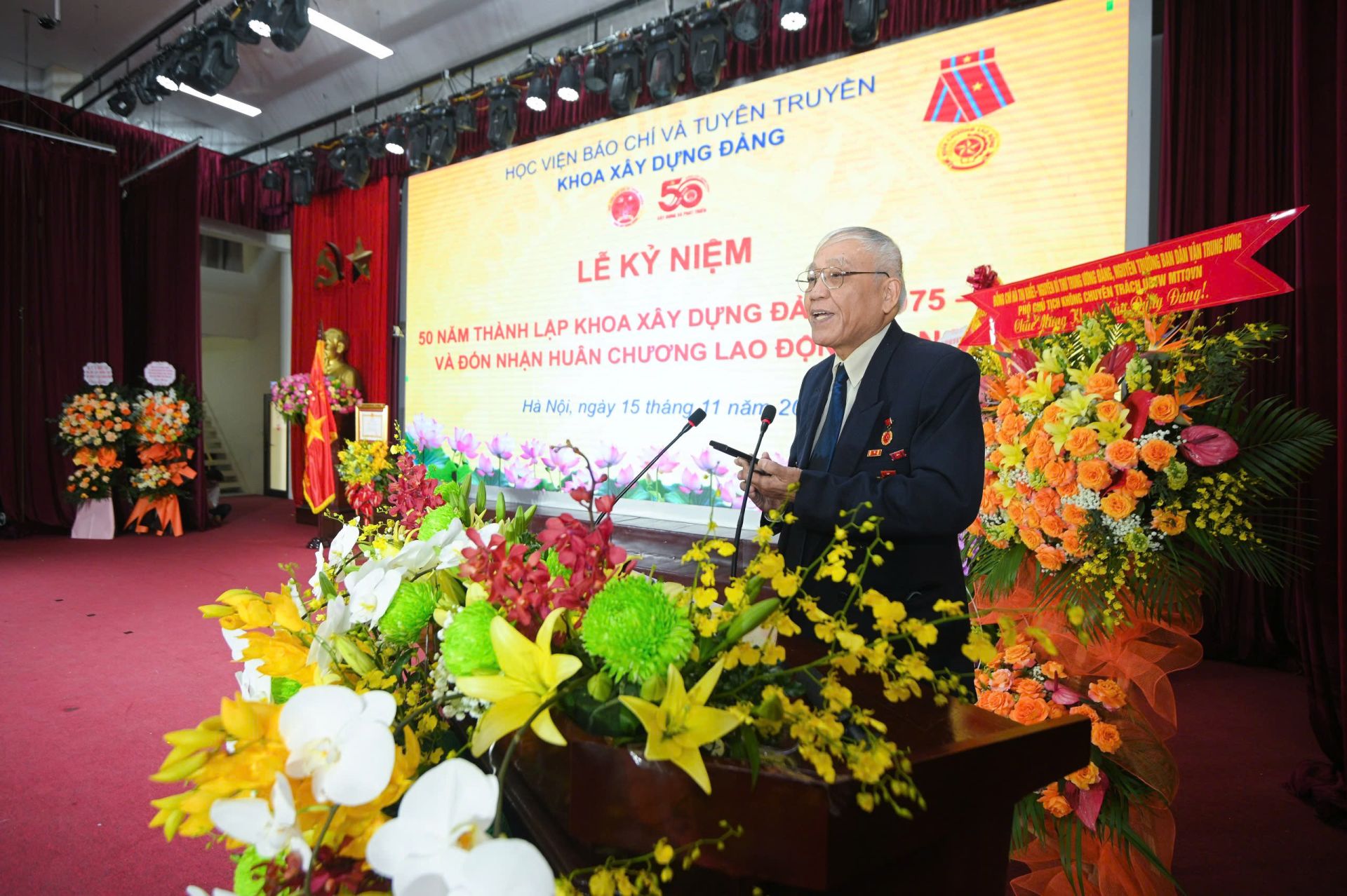 Đại diện các thế hệ cán bộ, giảng viên Khoa Xây dựng Đảng, thầy Ngô Đức Tính - Nguyên Trưởng khoa Xây dựng Đảng phát biểu tại buổi Lễ kỷ niệm Đại diện các thế hệ cán bộ, giảng viên Khoa Xây dựng Đảng, thầy Ngô Đức Tính - Nguyên Trưởng khoa Xây dựng Đảng phát biểu tại buổi Lễ kỷ niệm