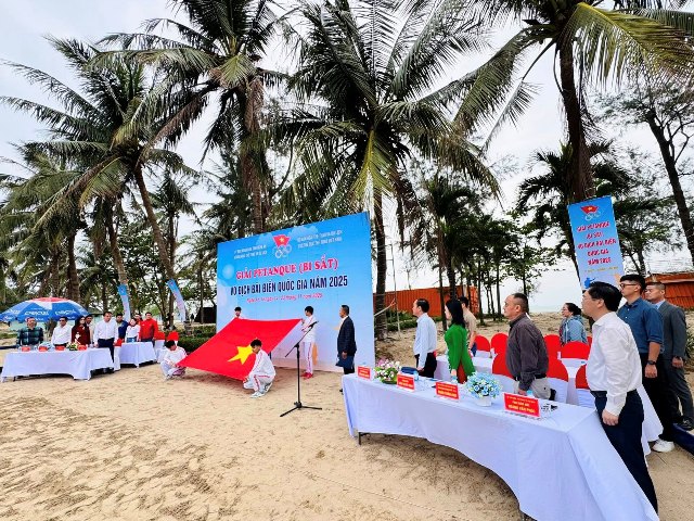 Khai mạc Giải Bi sắt bãi biển 2025 quy tụ 12 đoàn trên toàn quốc.