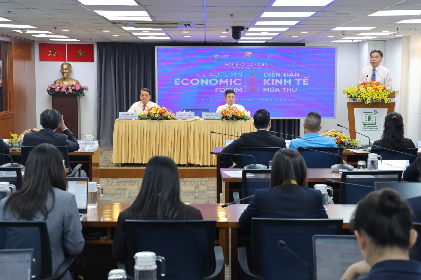 Quang cảnh buổi diễn đàn