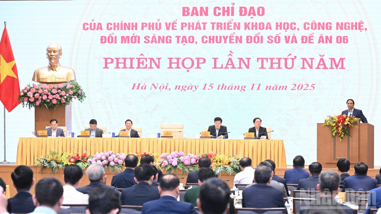 Quang cảnh phiên họp.