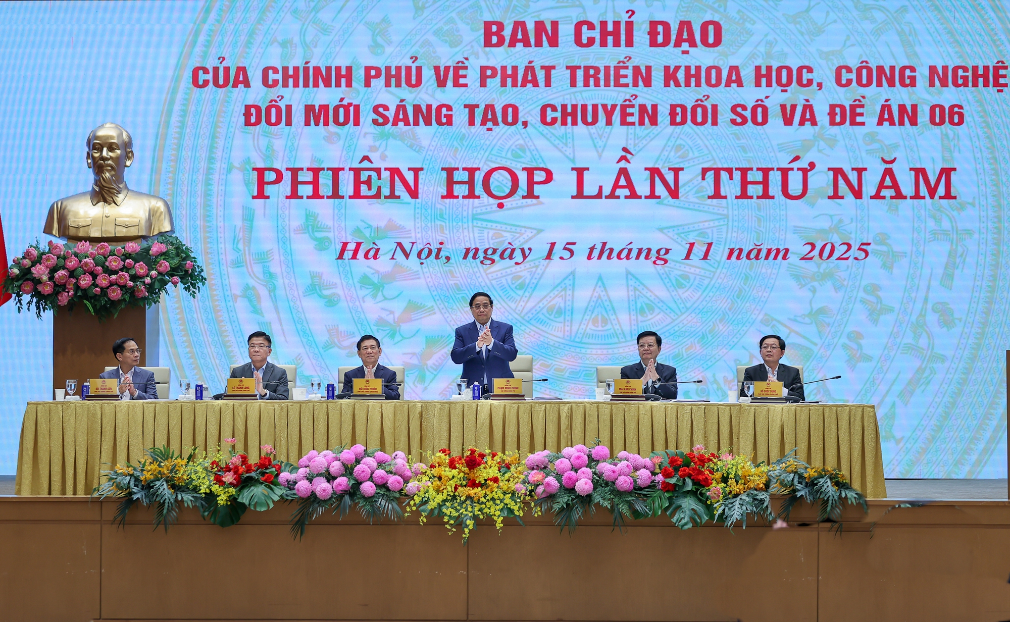 Thủ tướng Chính phủ Phạm Minh Chính, Trưởng Ban Chỉ đạo của Chính phủ về phát triển khoa học, công nghệ, đổi mới sáng tạo, chuyển đổi số và Đề án 06, chủ trì Phiên họp lần thứ 5 của Ban Chỉ đạo