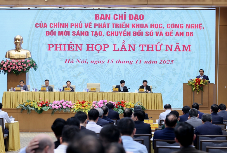 Thủ tướng Phạm Minh Chính phát biểu kết luận phiên họp thứ 5 Ban Chỉ đạo của Chính phủ về phát triển khoa học, công nghệ, đổi mới sáng tạo, chuyển đổi số và Đề án 06 - Ảnh: VGP/Nhật Bắc