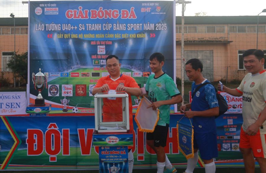 Ngoài tạo ra sân chơi lành mạnh cho những người lớn tuổi đam mê bóng đá, thì giải còn có một ý nghĩa hết sức quan trọng và nhân văn là gây quỹ ủng hộ trẻ em có hoàn cảnh đặc biệt khó khăn.