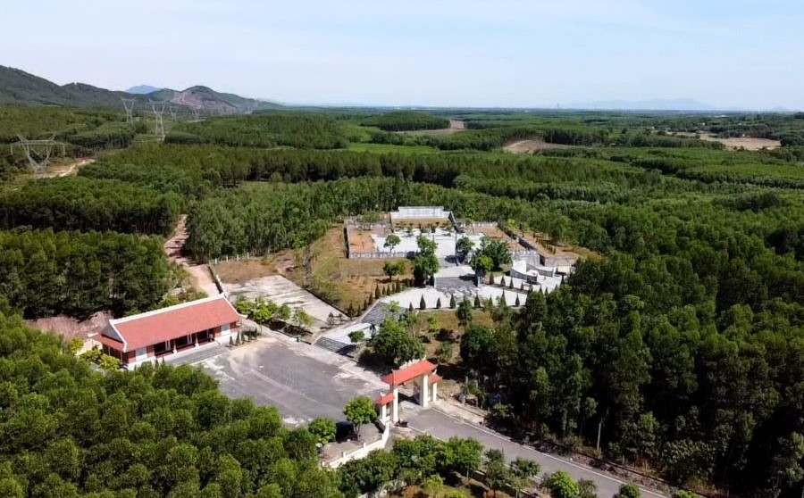 Khu mộ Tổng Bí thư Hà Huy Tập. Khu mộ Tổng Bí thư Hà Huy Tập.