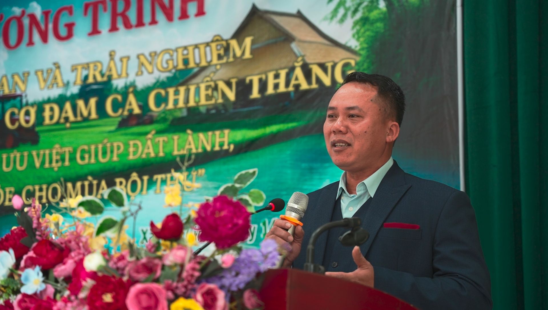 Ông Nguyễn Công Thắng, Giám đốc Công ty TNHH Chế phẩm Sinh học hữu cơ Chiến Thắng phát biểu khai mạc chương trình. Ông Nguyễn Công Thắng, Giám đốc Công ty TNHH Chế phẩm Sinh học hữu cơ Chiến Thắng phát biểu khai mạc chương trình.