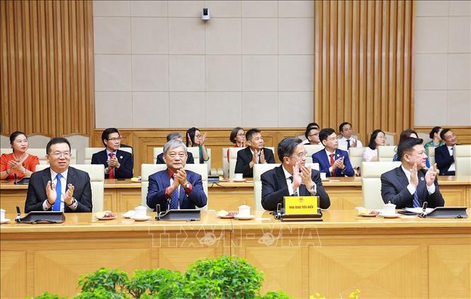 Đại diện các nhà giáo tiêu biểu toàn quốc tham dự buổi gặp. Ảnh: Dương Giang/TTXVN