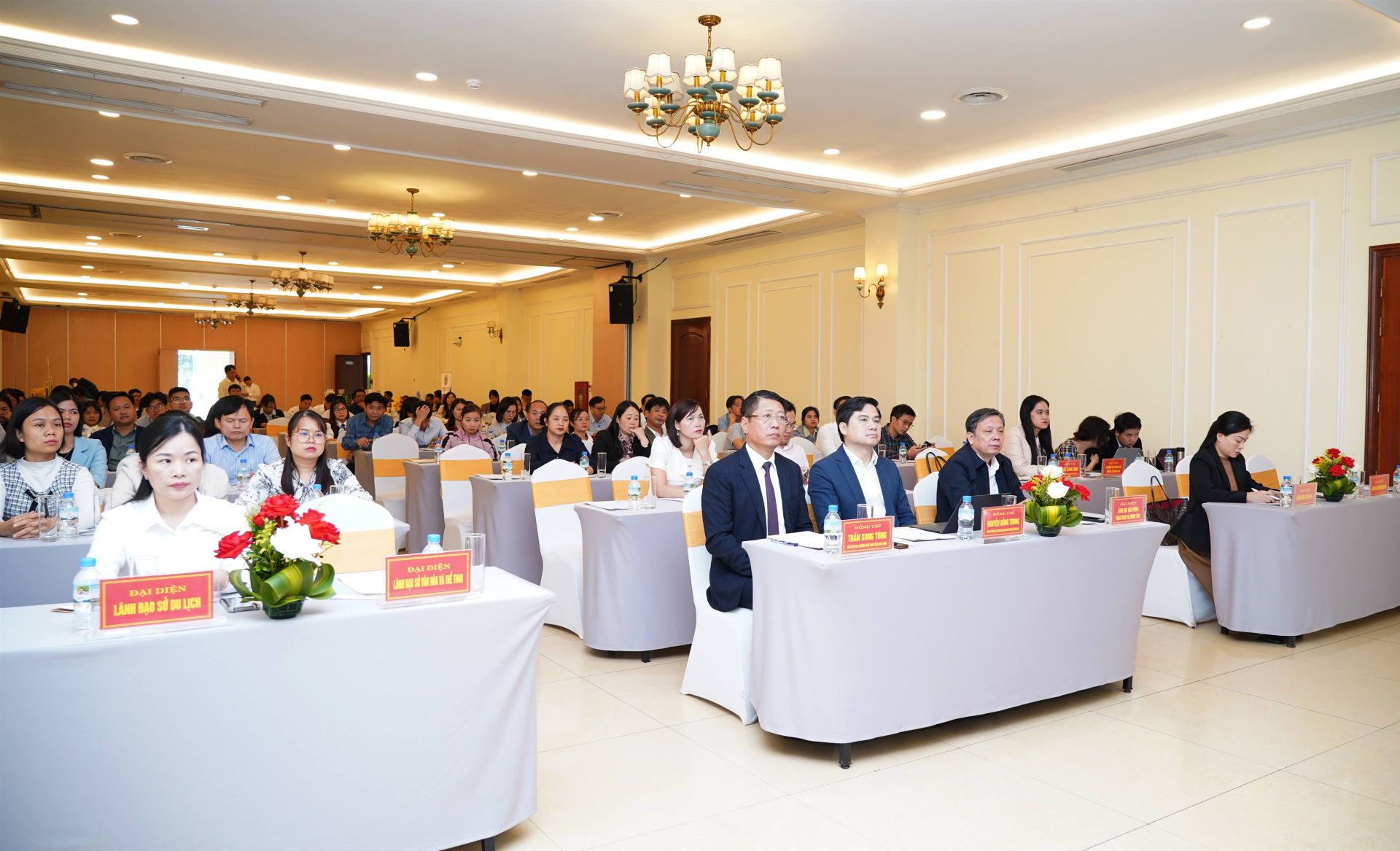 Các đại biểu tham dự sự kiện