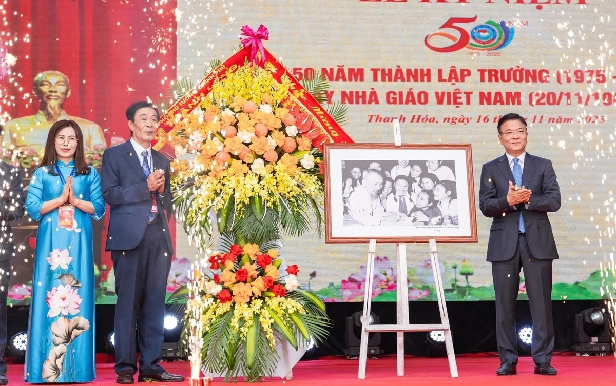 Trường THPT Hàm Rồng long trọng tổ chức lễ kỷ niệm 50 năm thành lập (1975-2025)