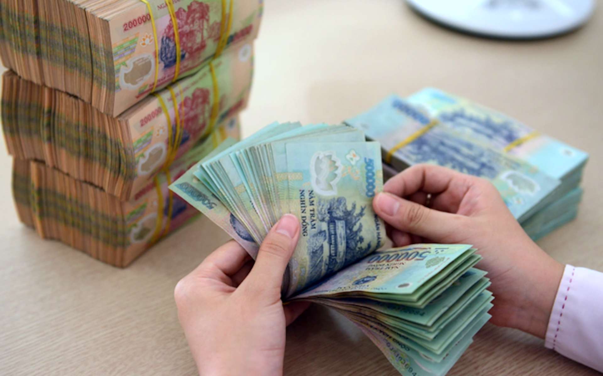 Nhiều ngân hàng đồng loạt tăng lãi suất huy động 0,2-0,5% trong tháng 11. (Ảnh minh họa) Nhiều ngân hàng đồng loạt tăng lãi suất huy động 0,2-0,5% trong tháng 11. (Ảnh minh họa)