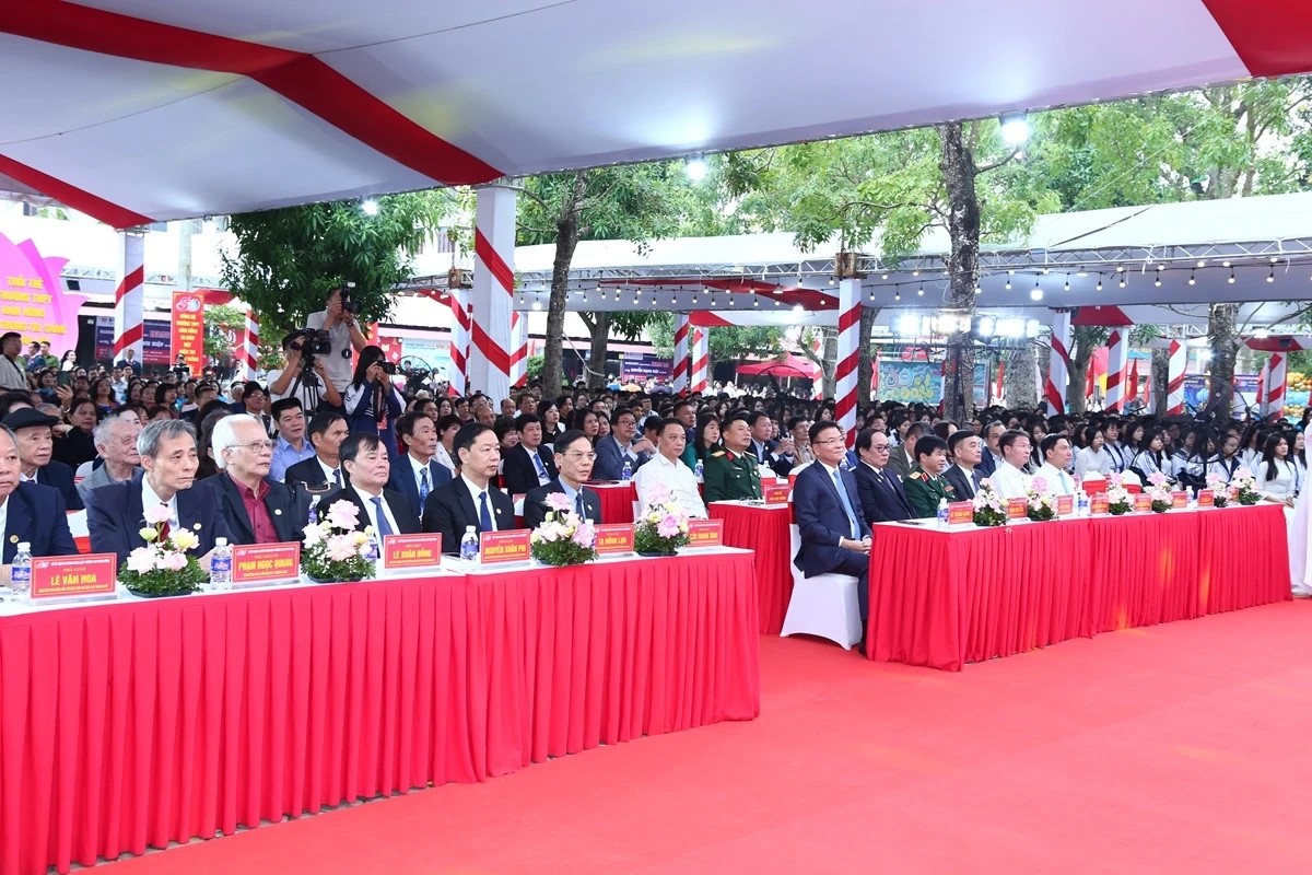 Các đại biểu tham dự buổi lễ