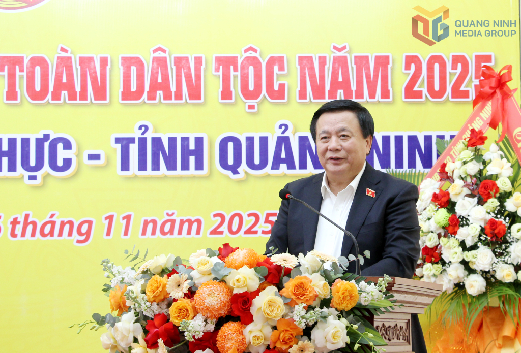 Ông Nguyễn Xuân Thắng, Ủy viên Bộ Chính trị, Giám đốc Học viện Chính trị Quốc gia Hồ Chí Minh, Chủ tịch Hội đồng lý luận Trung ương, phát biểu tại ngày hội Đại đoàn kết toàn dân tộc tại xã Vĩnh Thực.