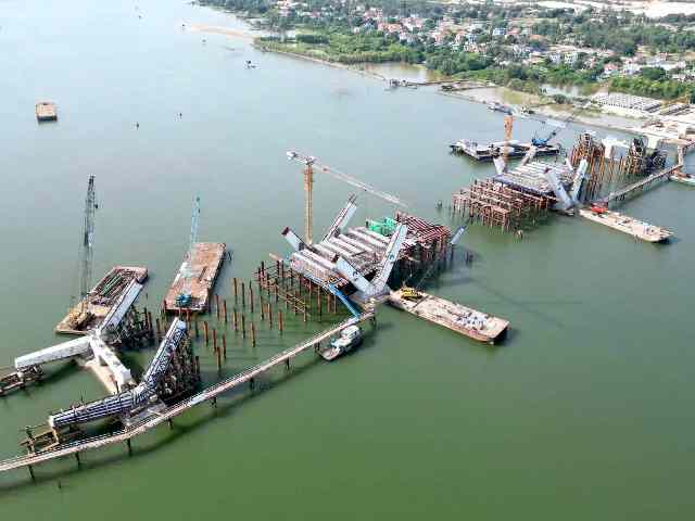 Dự án cầu Nhật Lệ 3 đang trong quá trình xây dựng, trong khi đó, vẫn còn 14 dự án giải ngân 0 đồng.