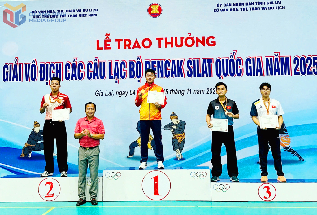 VĐV Quảng Ninh Đặng Thành Công (bục 1) giành HCV nội dung solo nam.