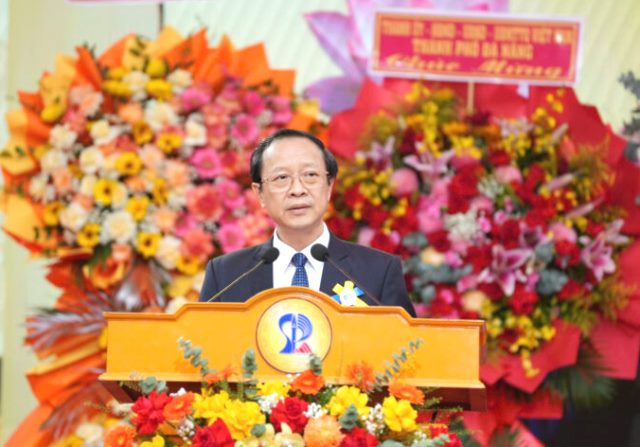 Thứ trưởng Bộ GD&ĐT Phạm Ngọc Thưởng chúc mừng tập thể Trường Đại học Sư phạm, Đại học Đà Nẵng. Thứ trưởng Bộ GD&ĐT Phạm Ngọc Thưởng chúc mừng tập thể Trường Đại học Sư phạm, Đại học Đà Nẵng.