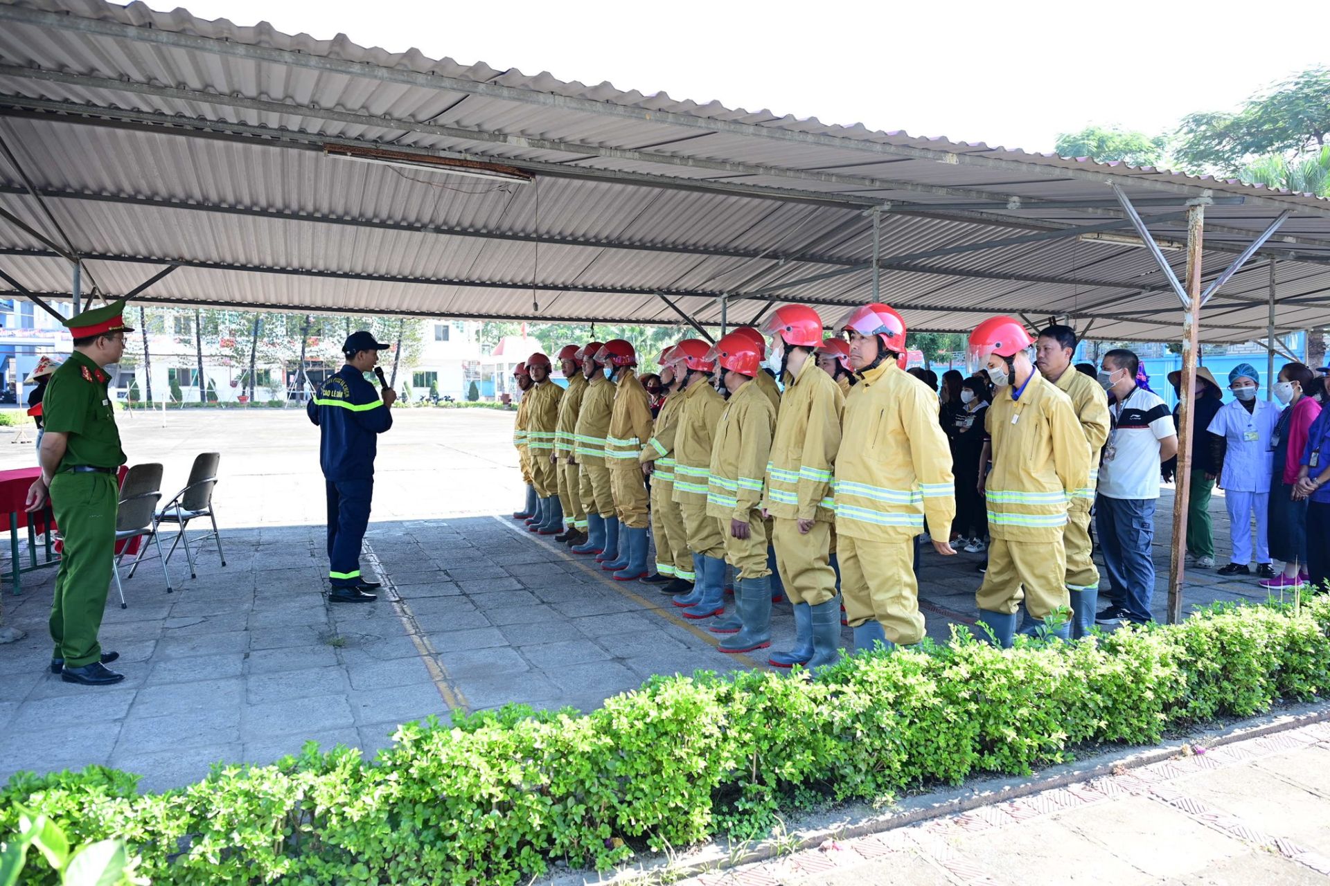 Đội Chữa ch&aacute;y v&agrave; Cứu nạn cứu hộ khu vực 1 qu&aacute;n triệt c&aacute;c nội dung cho lực lượng tham gia diễn tập.