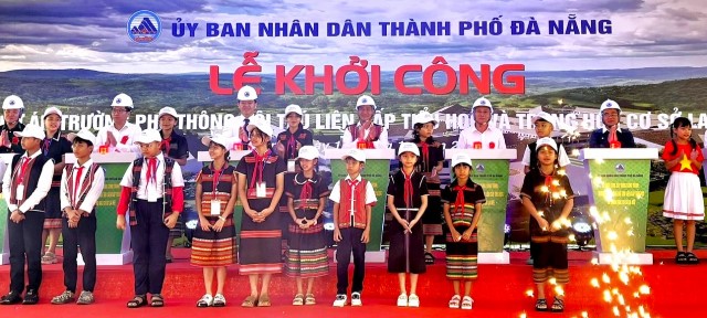 Nghi thức nhấn nút khởi công dự án Trường Phổ thông nội trú liên cấp Tiểu học và THCS La Dêê