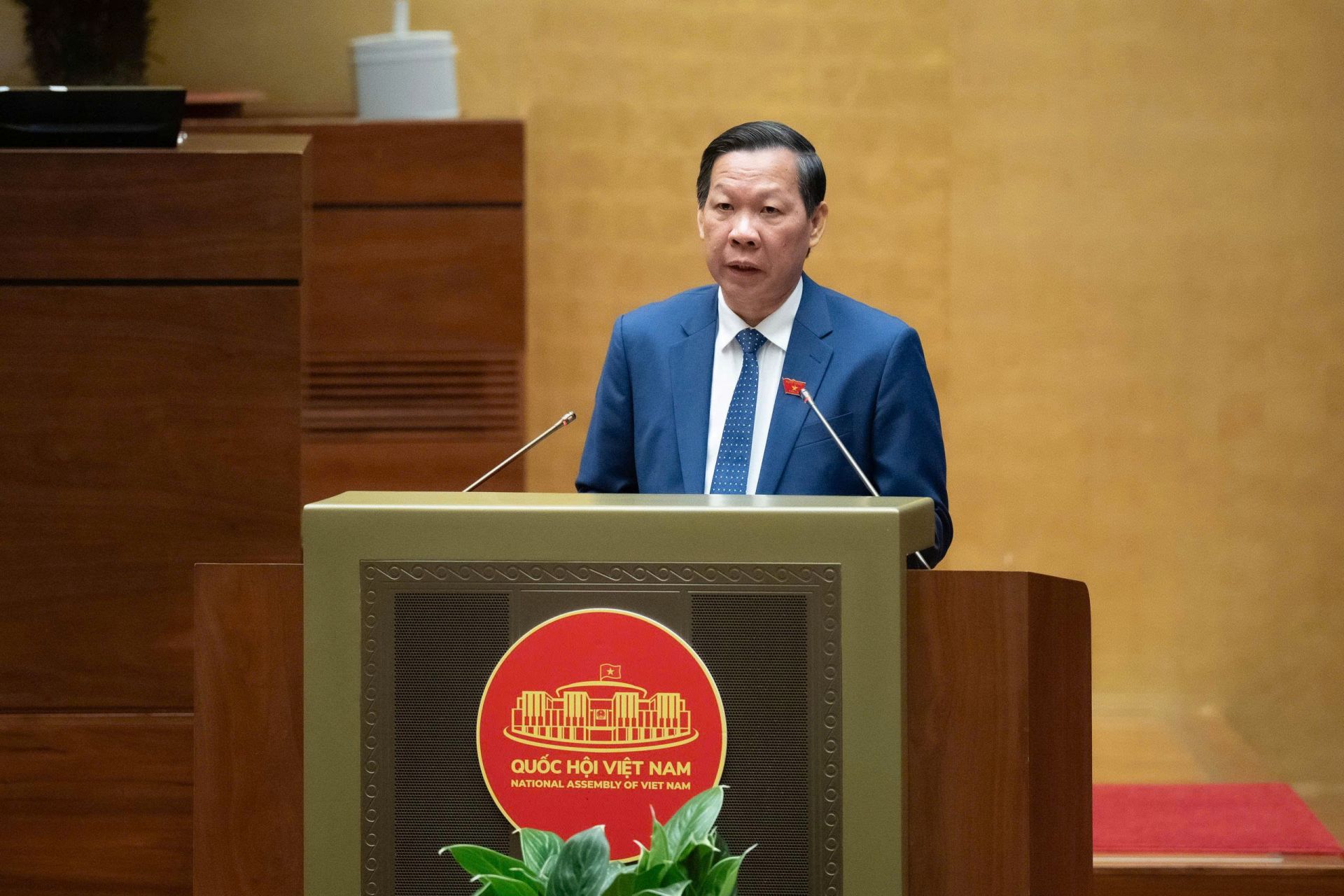 Chủ nhiệm Uỷ ban Kinh tế v&agrave; T&agrave;i ch&iacute;nh Phan Văn M&atilde;i tr&igrave;nh b&agrave;y b&aacute;o c&aacute;o Thẩm tra dự &aacute;n Luật