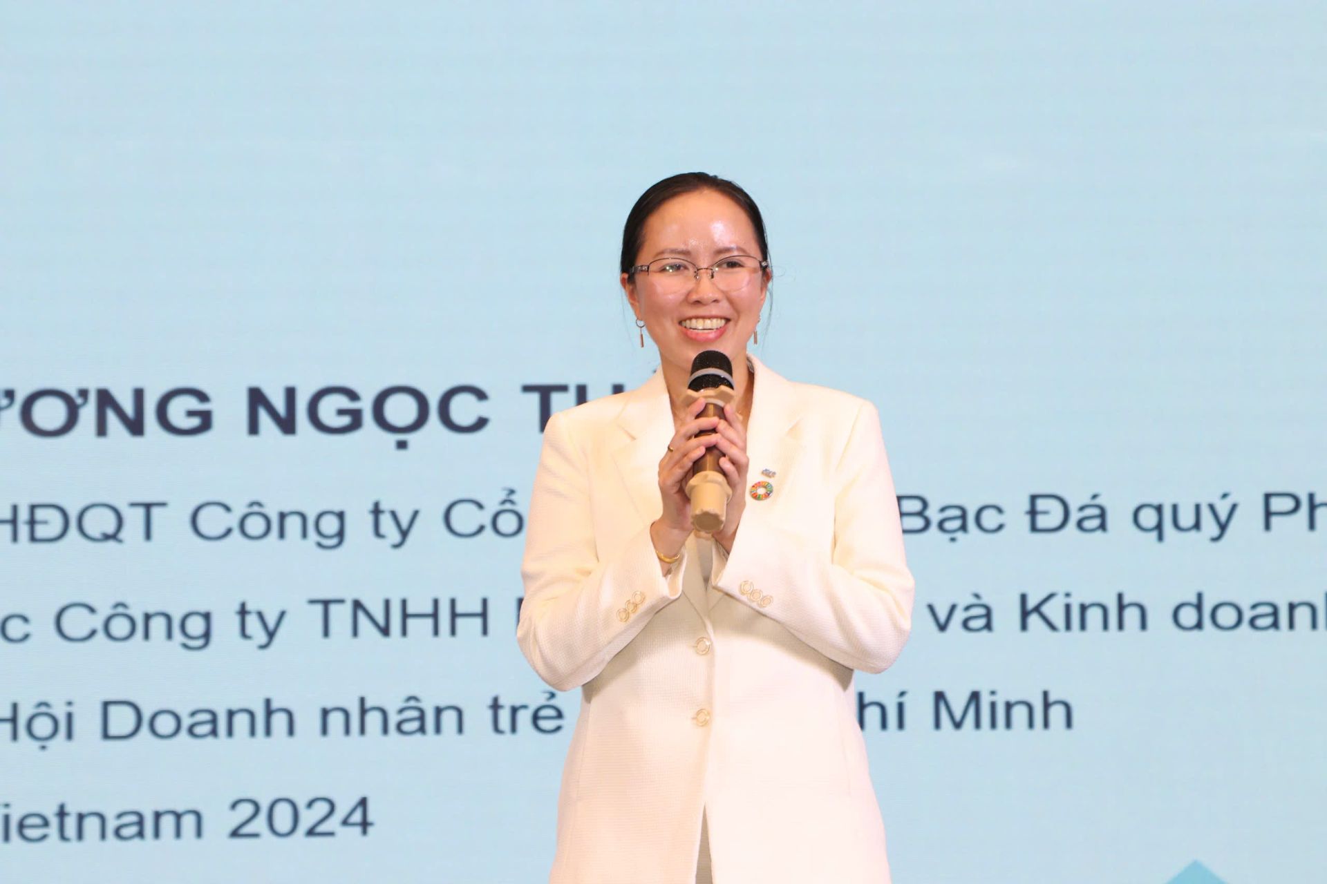 Bà Trần Phương Ngọc Thảo với chủ đề Kế thừa di sản và Đổi mới sáng tạo.