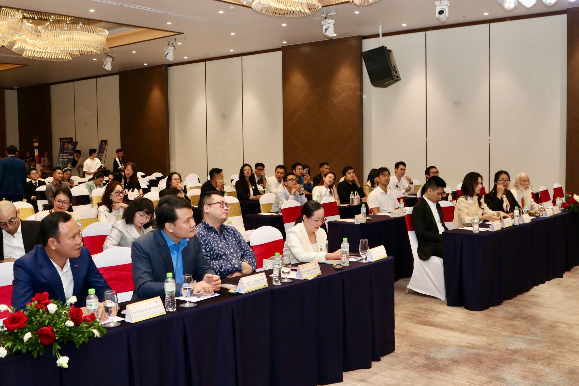 Các đại biểu tham gia chương trình.