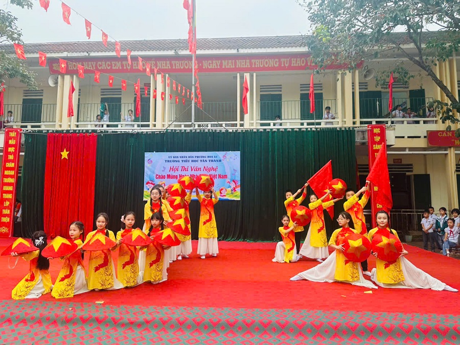 Trường Tiểu học Tân Thành (Ninh Bình): Tưng bừng Hội diễn văn nghệ tri ân thầy cô