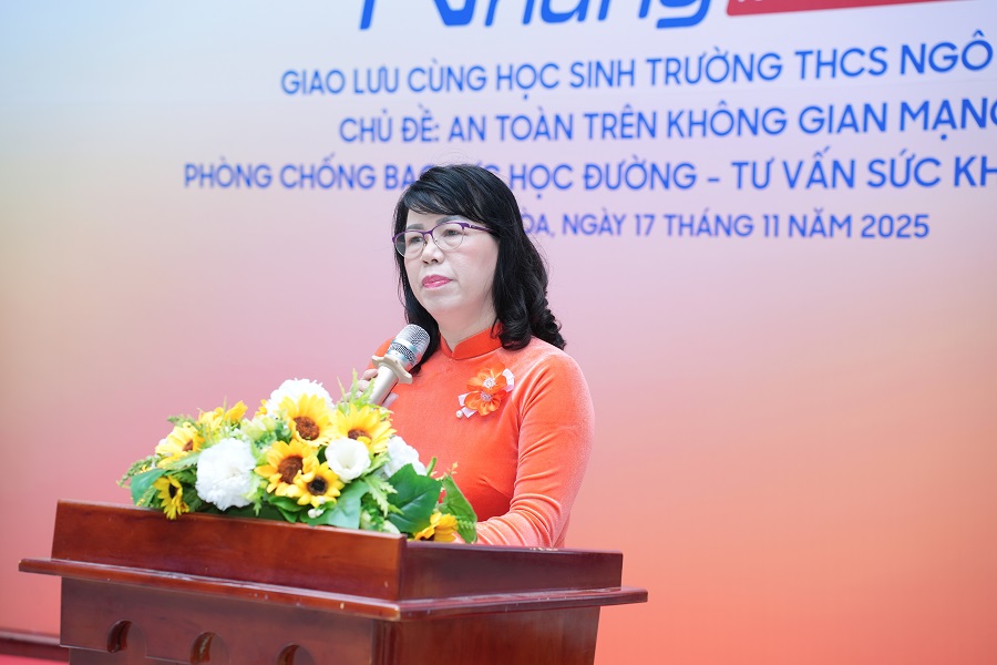 Bí thư Đảng ủy, Chủ tịch HĐND phường Tân Sơn Hòa Trương Lê Mỹ Ngọc nhấn mạnh vai trò của kỹ năng an toàn mạng và sức khỏe toàn diện trong tuổi dậy thì