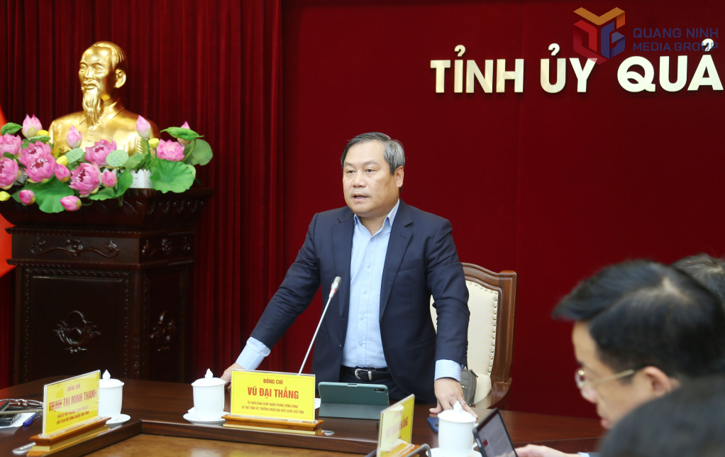 Ông Vũ Đại Thắng, Ủy viên Trung ương Đảng, Bí thư Tỉnh ủy, Trưởng đoàn ĐBQH tỉnh Quảng Ninh phát biểu tại hội nghị.