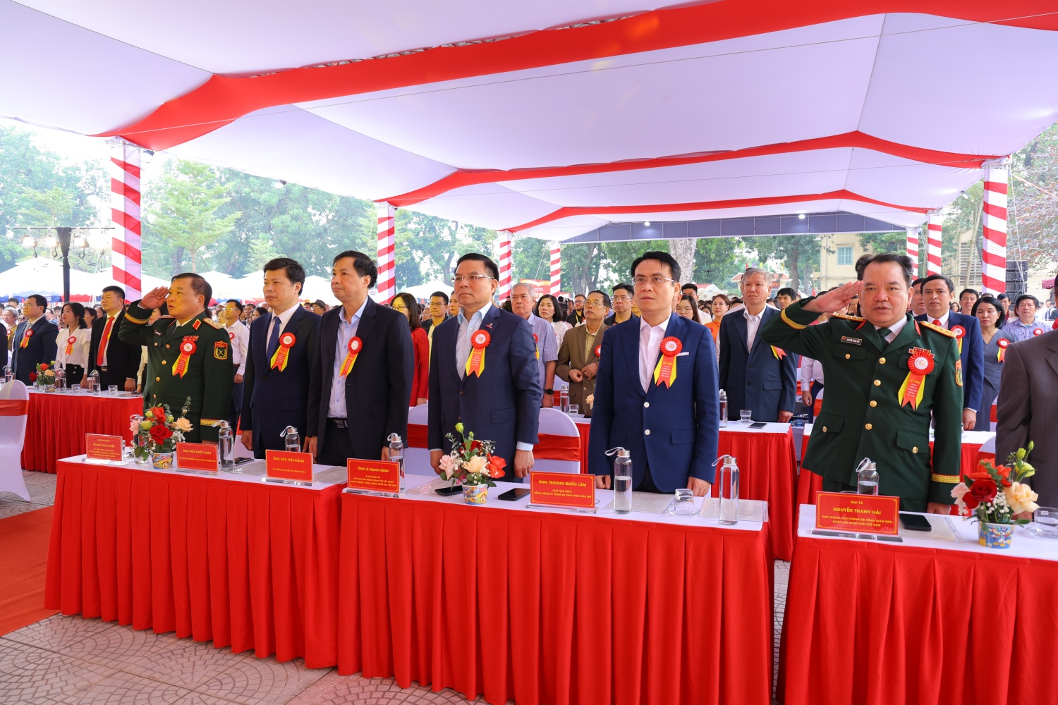 Các đại biểu tham dự Lễ kỷ niệm 60 năm thành lập Trường THPT Kim Động