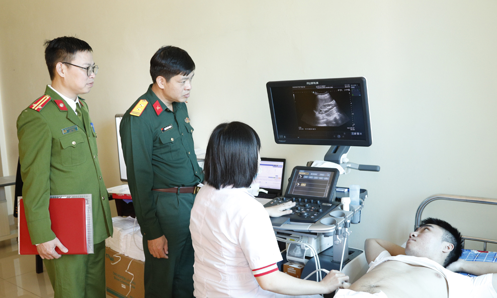 Các thiết bị y tế chất lượng cao được huy động phục vụ khám tuyển.