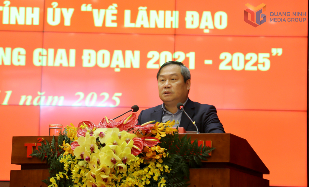 Ông Vũ Đại Thắng, Ủy viên Trung ương Đảng, Bí thư Tỉnh ủy, Trưởng Đoàn ĐBQH tỉnh Quảng Ninh phát biểu chỉ đạo tại hội nghị.