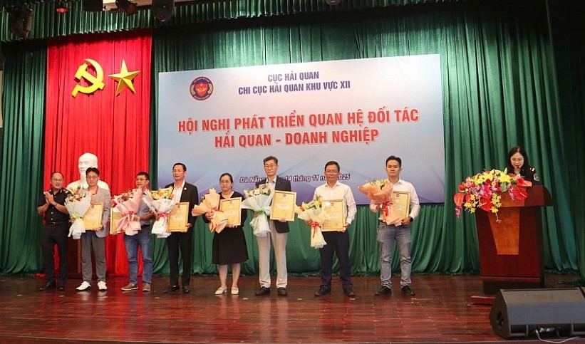 Hải quan khu vực XII: 17 doanh nghiệp ký kết biên bản ghi nhớ, tuân thủ pháp luật hải quan