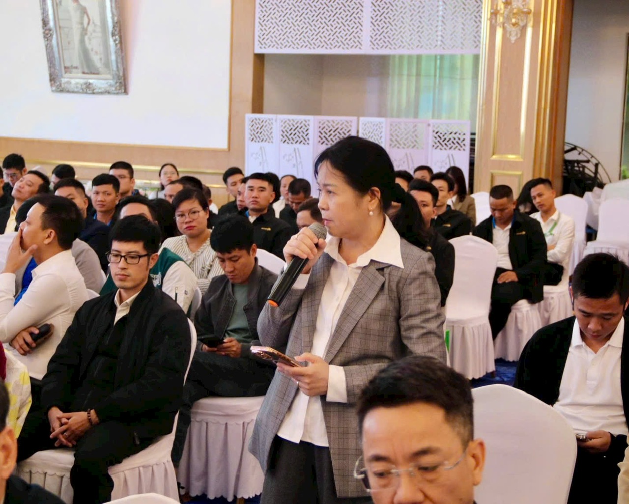 Đại biểu trao đổi, thảo luận về nhu cầu mở đường bay mới tới thành phố Hải Phòng. Đại biểu trao đổi, thảo luận về nhu cầu mở đường bay mới tới thành phố Hải Phòng.