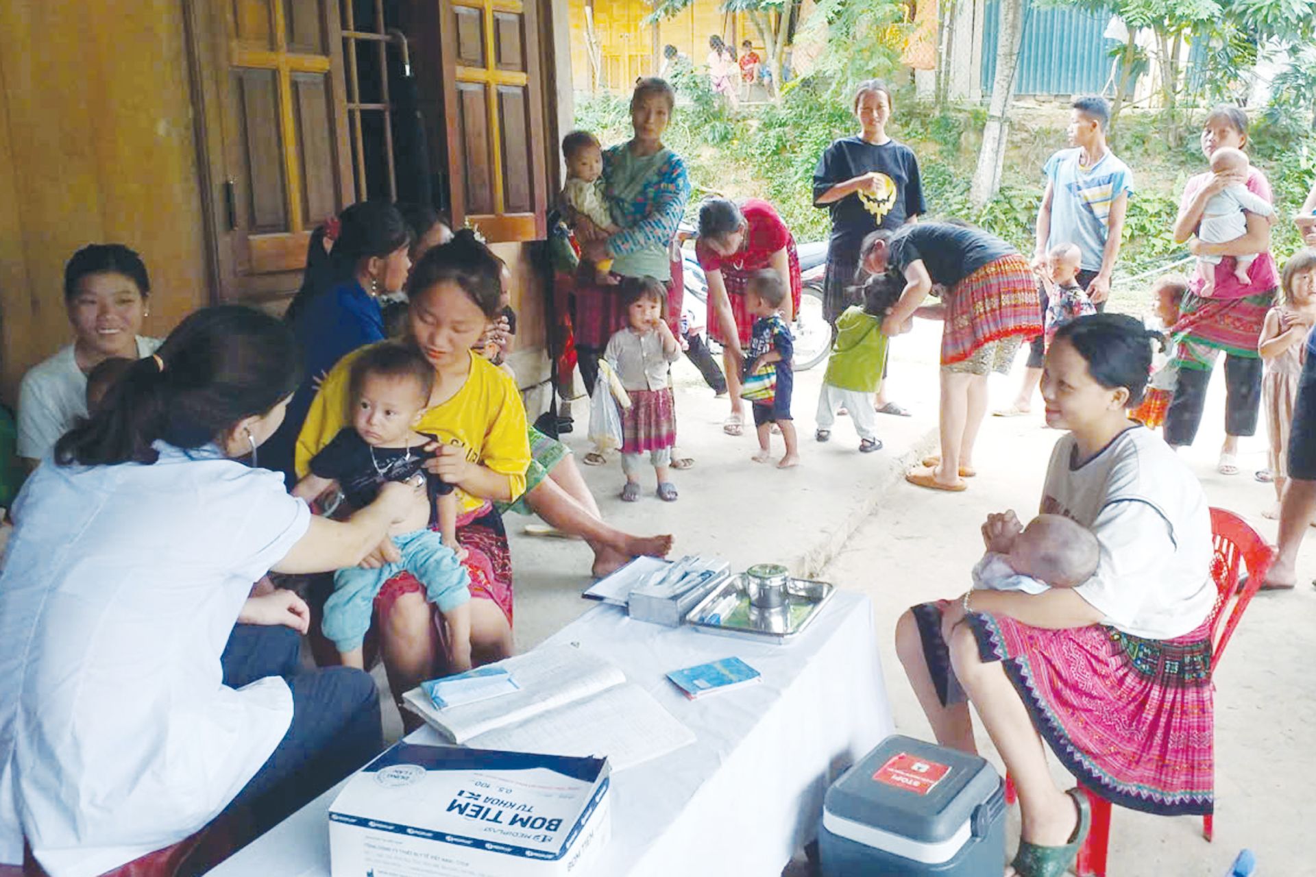 Công tác chăm sóc sức khỏe, giáo dục cho đồng bào DTTS được quan tâm góp phần hiện thực hóa khát vọng xây dựng miền núi giàu đẹp, văn minh, hội nhập.