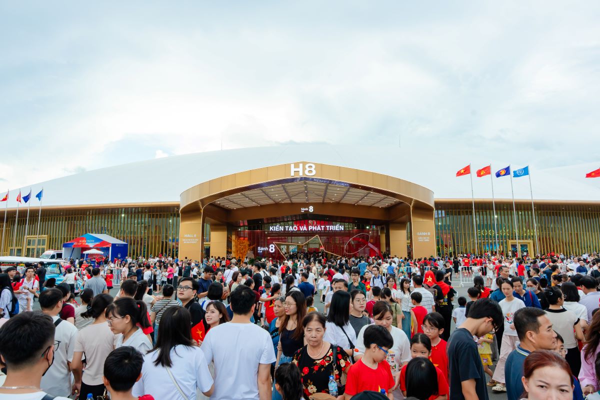 Vừa khai trương, VEC đã “mở đường” cho hàng chục triệu khách tới Vinhomes Global Gate Vừa khai trương, VEC đã “mở đường” cho hàng chục triệu khách tới Vinhomes Global Gate