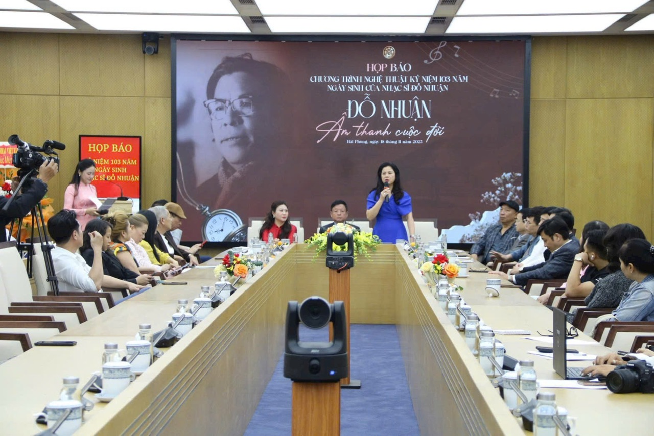 Bà Trần Thị Hoàng Mai, Giám đốc Sở VHTTDL Hải Phòng phát biểu tại họp báo.