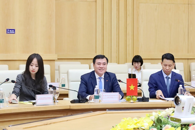 Thứ trưởng Bộ C&ocirc;ng Thương Nguyễn Sinh Nhật T&acirc;n đồng chủ tr&igrave; Kh&oacute;a họp