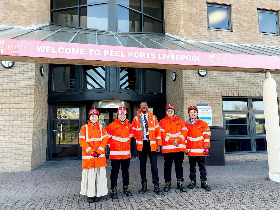 Đo&agrave;n c&ocirc;ng t&aacute;c Cảng Quốc tế Long An đến tham quan Cảng Liverpool để tham khảo v&agrave; học hỏi c&aacute;c m&ocirc; h&igrave;nh quản trị ti&ecirc;n tiến từ Tập đo&agrave;n Peel Ports.