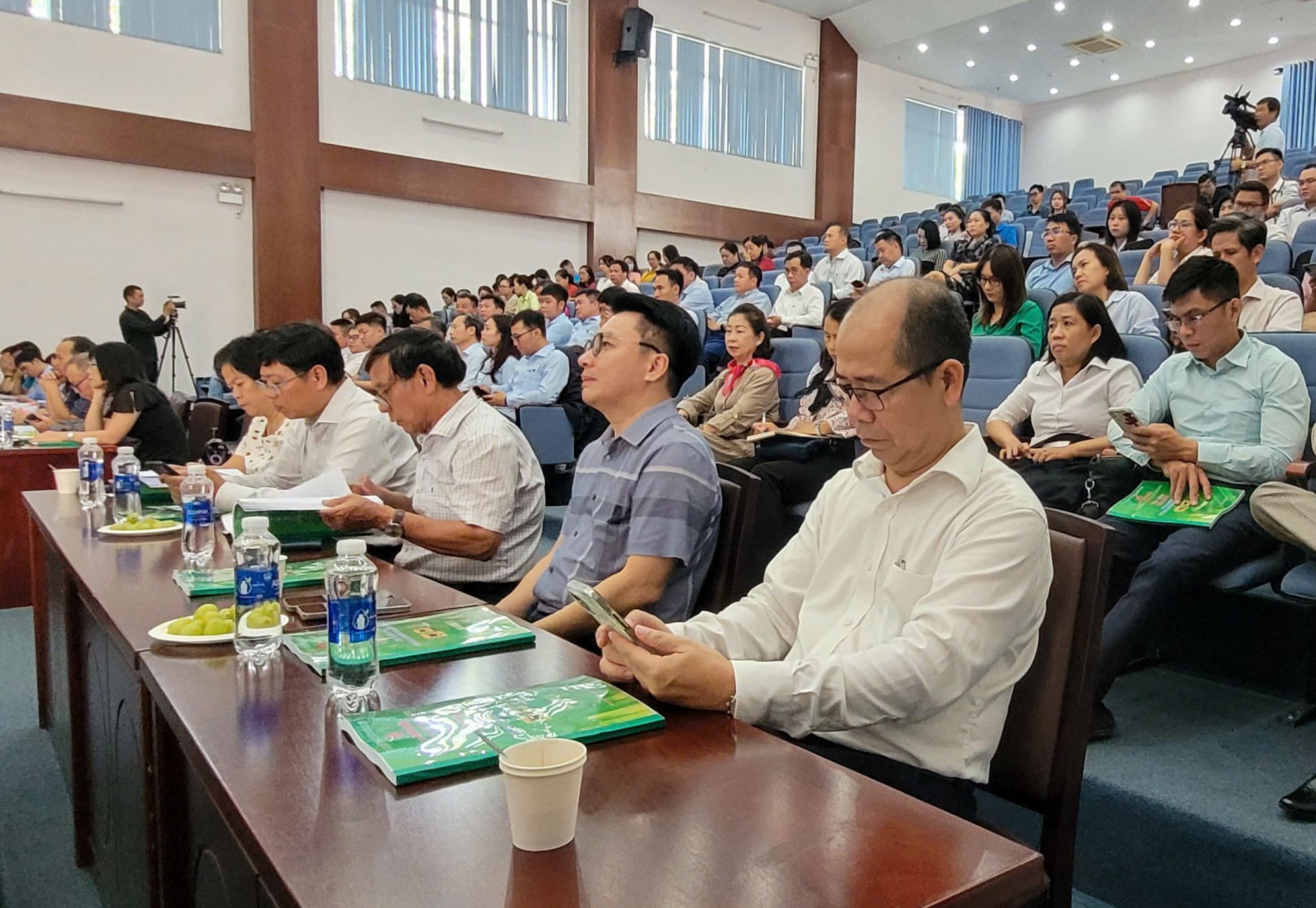 Đại biểu tham dự hội nghị