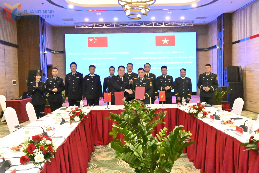 Hai bên ký kết biên bản phối hợp.