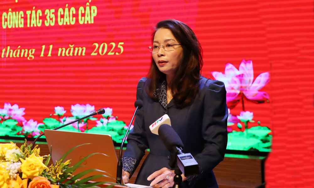 Đồng chí Nguyễn Thị Hương phát biểu khai mạc hội nghị tập huấn.