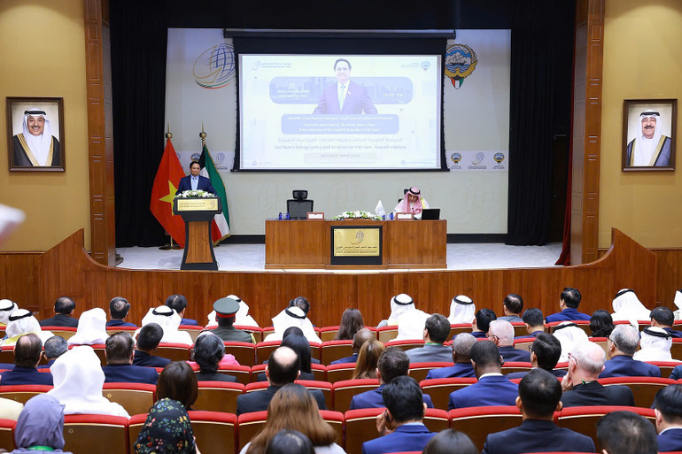 Quang cảnh buổi phát biểu chính sách của Thủ tướng Phạm Minh Chính tại Học viện Ngoại giao Kuwait. (Ảnh: TTXVN) Quang cảnh buổi phát biểu chính sách của Thủ tướng Phạm Minh Chính tại Học viện Ngoại giao Kuwait. (Ảnh: TTXVN)