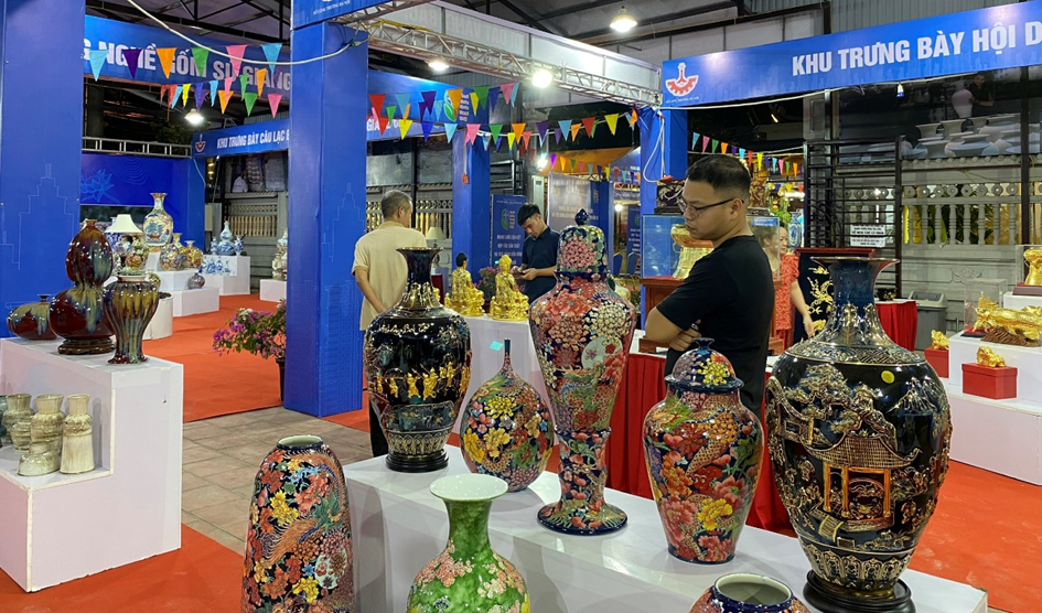 Sản phẩm thủ công mỹ nghệ của Hà Nội cần đáp ứng được các tiêu chuẩn để vào thị trường châu Âu. Sản phẩm thủ công mỹ nghệ của Hà Nội cần đáp ứng được các tiêu chuẩn để vào thị trường châu Âu.