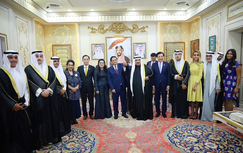 Nguyên Thủ tướng Sheikh Nasser khẳng định sẽ luôn tiếp tục đồng hành và thúc đẩy quan hệ Việt Nam - Kuwait, vì lợi ích của nhân dân hai nước và vì hòa bình, hợp tác, phát triển của khu vực - Ảnh: VGP/Nhật Bắc Nguyên Thủ tướng Sheikh Nasser khẳng định sẽ luôn tiếp tục đồng hành và thúc đẩy quan hệ Việt Nam - Kuwait, vì lợi ích của nhân dân hai nước và vì hòa bình, hợp tác, phát triển của khu vực - Ảnh: VGP/Nhật Bắc