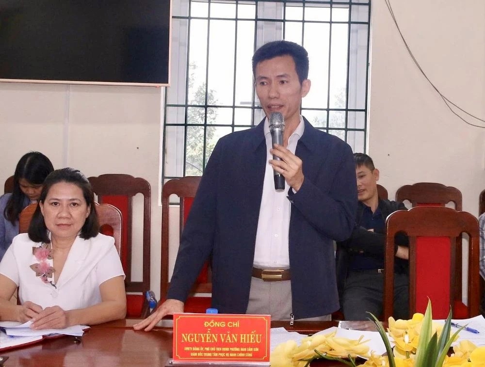 Lãnh đạo phường Nam Sầm Sơn báo cáo tại buổi giám sát.