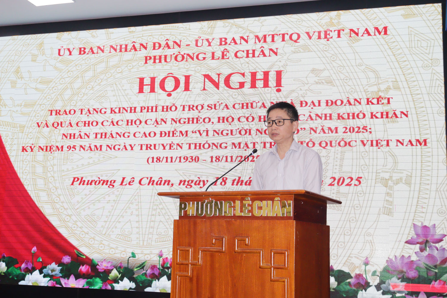 Đồng ch&iacute; Phạm Việt Anh, Ph&oacute; Chủ tịch UBND phường ph&aacute;t biểu tại Hội nghị.