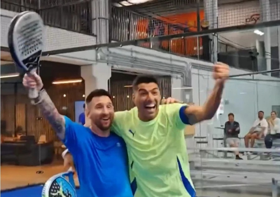 Messi và Suarez trong đoạn clip chơi padel gây sốt mạng xã hội Messi và Suarez trong đoạn clip chơi padel gây sốt mạng xã hội