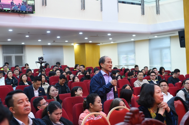 Các đại biểu đặt câu hỏi