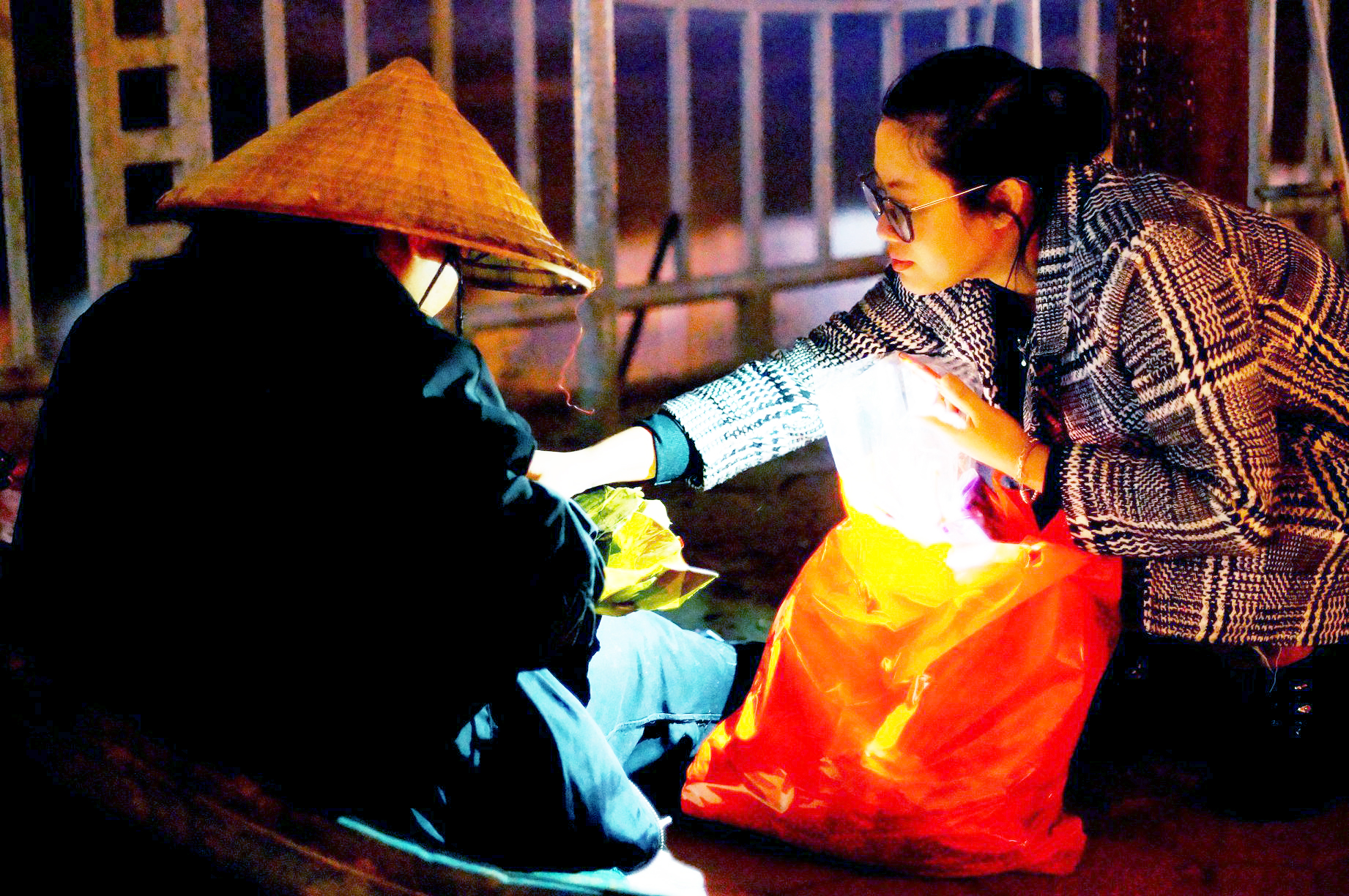 Hà Nội tăng tình nguyện viên hỗ trợ người vô gia cư trong những ngày rét lạnh đầu mùa