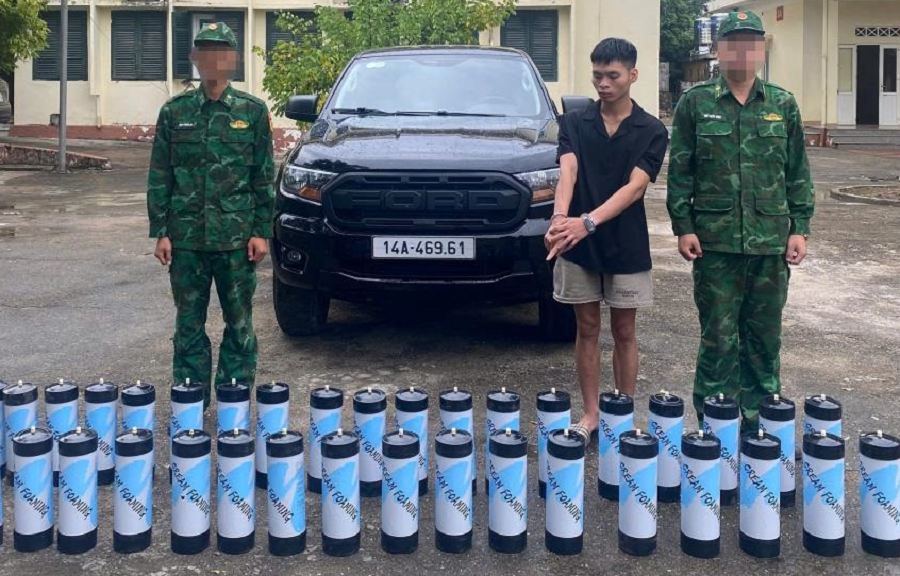 Đối tượng Sẩn A Cao cùng tang vật thu giữ được